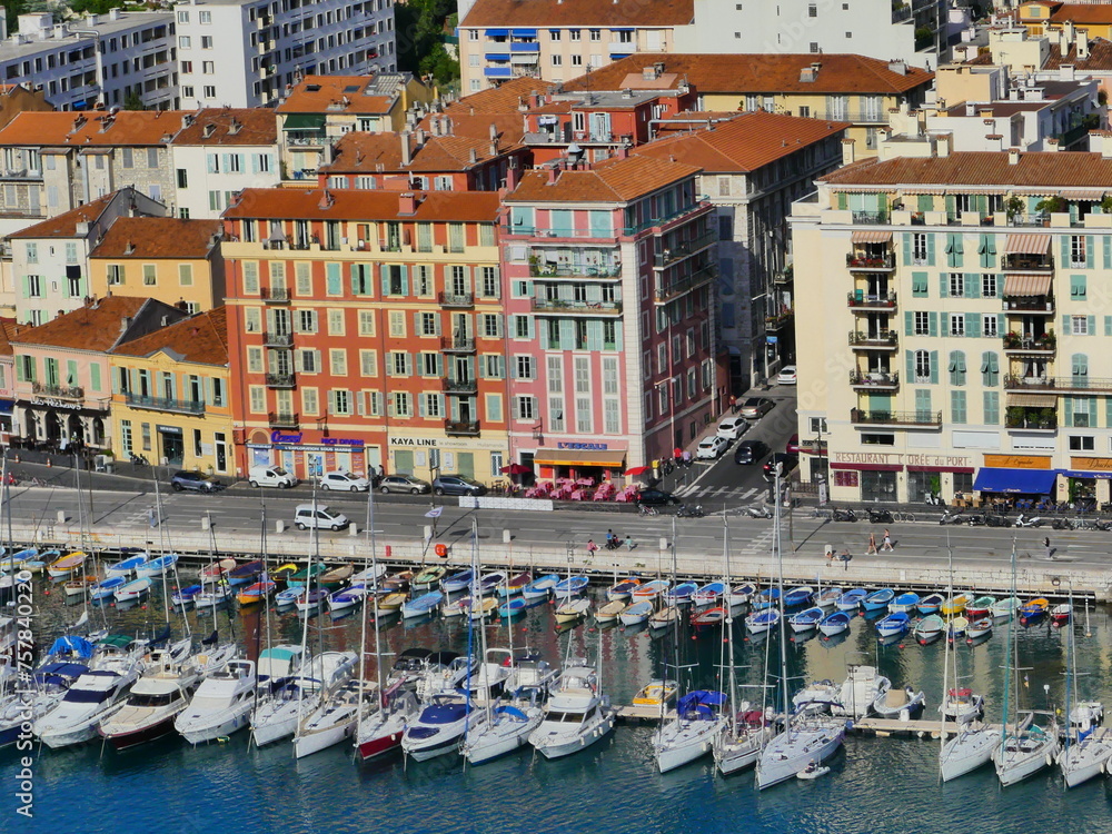Port de Nice et façades colorées