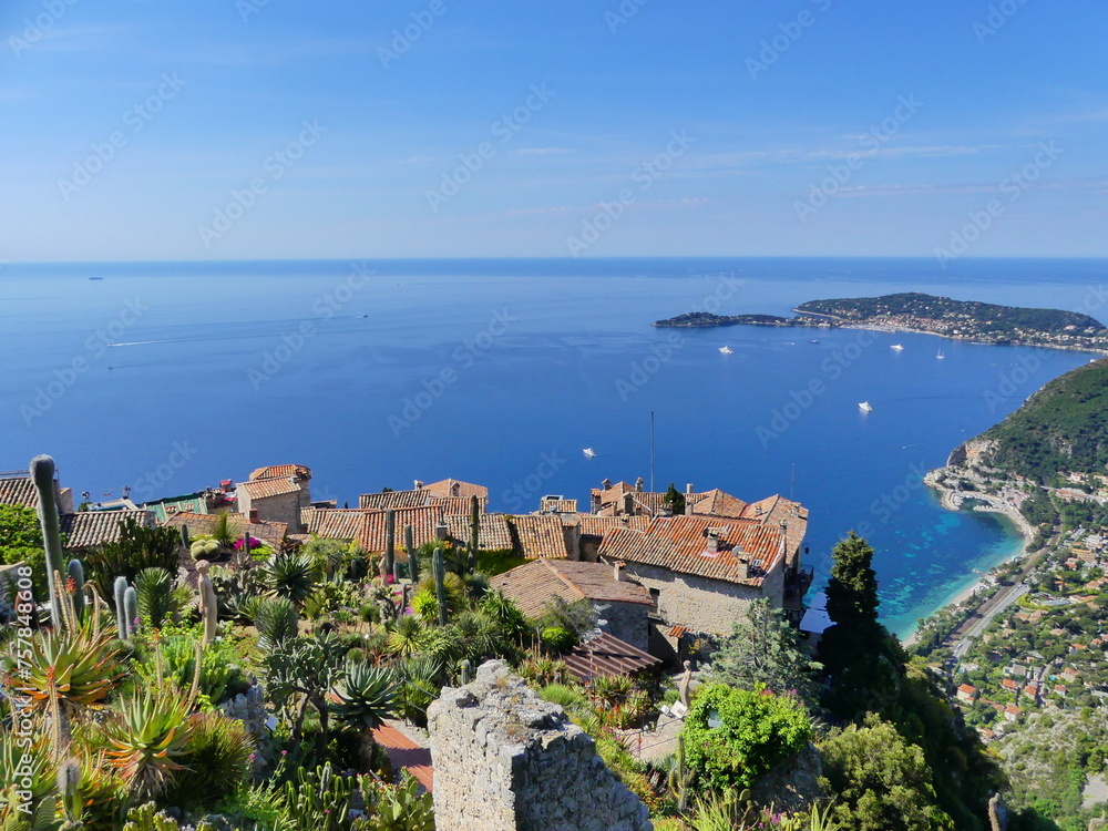 Paysage naturel verdure et mer en Côte d'Azur