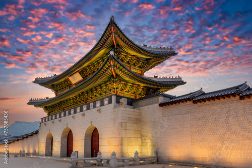 Fotografie Gyeongbok palace in Seoul City, Gyeongbokgung palace landmark of Seoul, South Korea, Korean wooden traditional house in Gyeongbokgung the main royal palace of Joseon dynasty