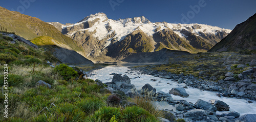 Fototapeta Naklejka Na Ścianę i Meble -  Mount Sefton, Hooker River, Mount Cook Nationalpark, Canterbury, Südinsel, Neuseeland