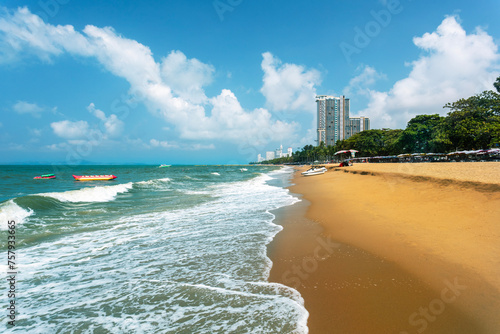 Fototapeta Naklejka Na Ścianę i Meble -  Beautiful view of Jomtien Beach Pattaya, Thailand.