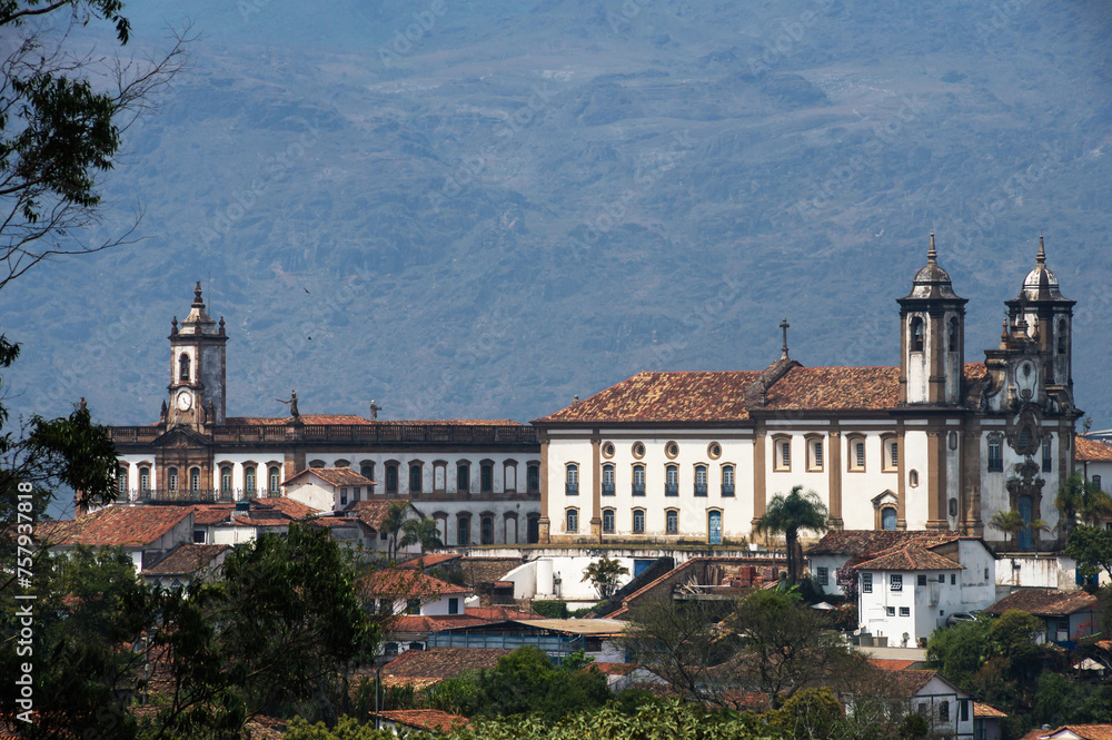 historical buildings in Ouro Preto with emphasis on the Church of Nossa Senhora do Rosário on the right and the Museu da Inconfidência on the left