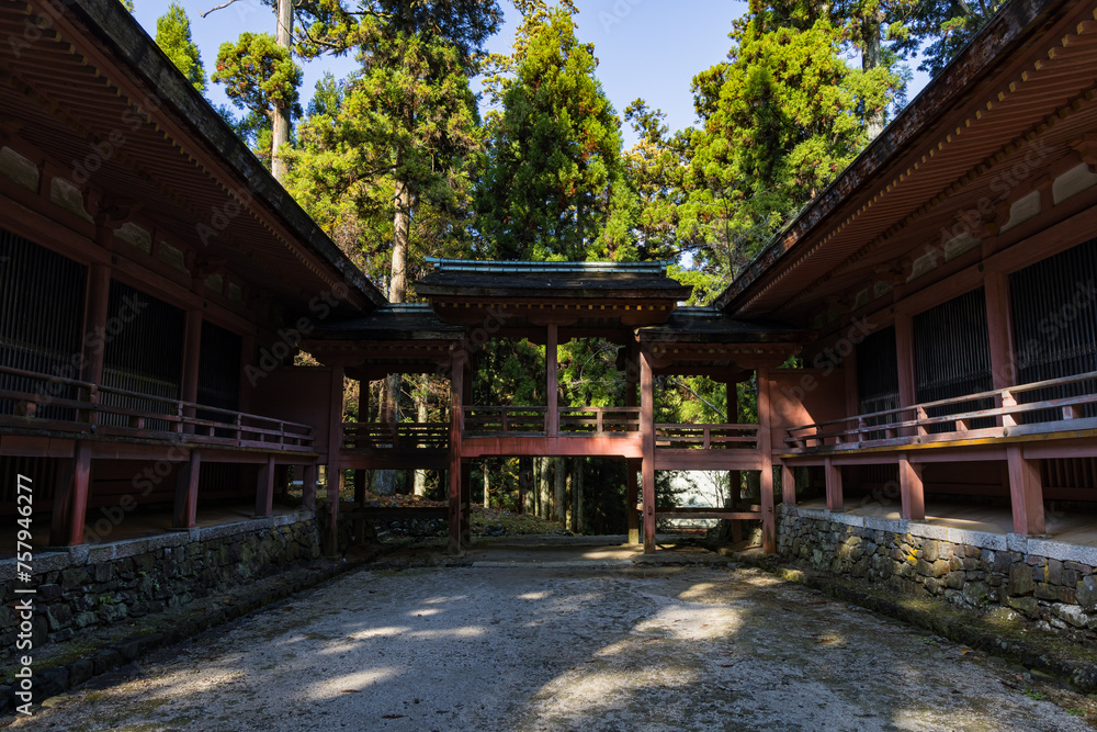 日本　滋賀県大津市にある延暦寺の西塔の法華堂と常行堂の渡り廊下
