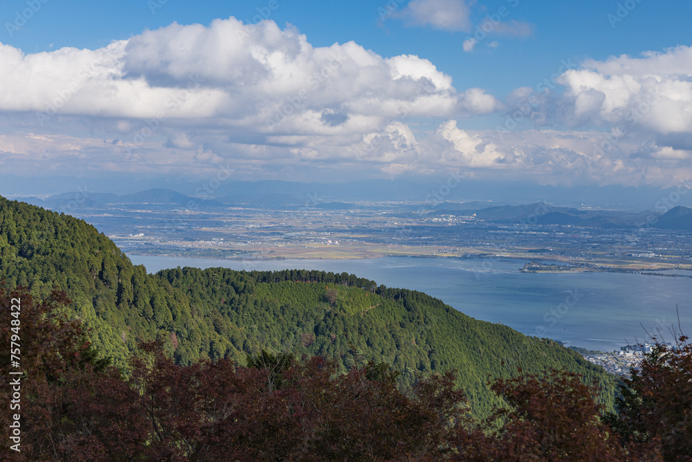 日本　滋賀県大津市の比叡山ドライブウェイ沿いにある比叡山峰道レストランからみえる琵琶湖と街並み