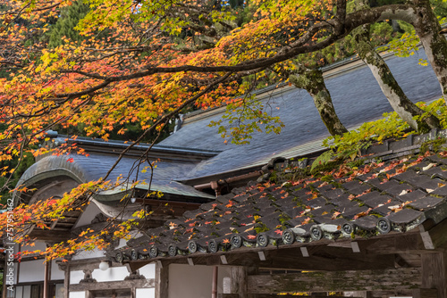 日本 滋賀県大津市にある延暦寺の横川の元三大師堂と紅葉
