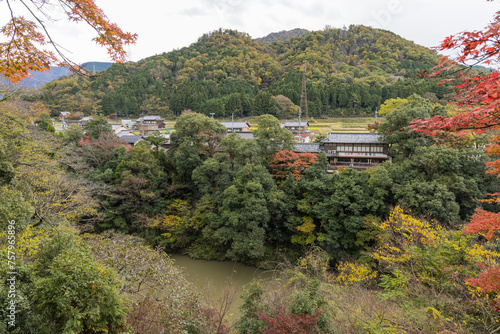 Wallpaper Mural 日本　滋賀県東近江市にある永源寺から見える風景と紅葉 Torontodigital.ca