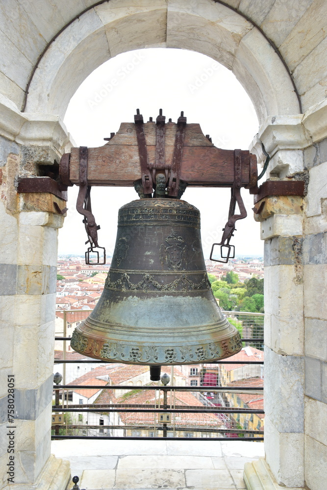 Campana. Campanile torre di Pisa