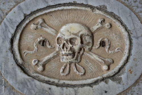 Obraz na płótnie Il Campo Santo, detto anche Campo Santo Vecchio, è un cimitero storico monumentale di Pisa w salonie