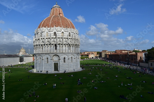Obraz na płótnie Battistero di san Giovanni, piazza dei miracoli Pisa. il più grande battistero del mondo. Italia w salonie