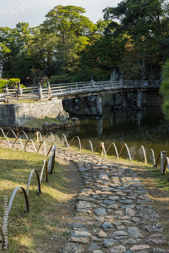 日本 滋賀県彦根市の彦根城のお堀沿いに作られた大名庭園、玄宮園の龍臥橋
