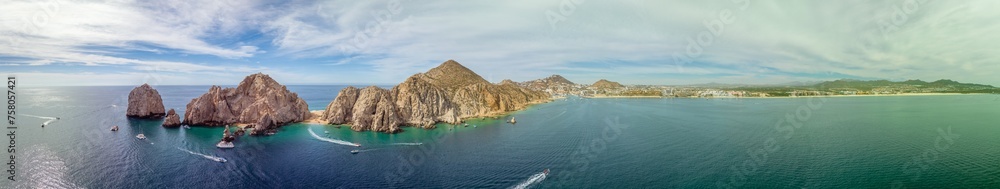 Obraz premium El Arco Cabo Arch Lover Beach Divorce Beach Cabo San Lucas Baja California Sur Mexico Sunny Beaches Whales Yachts and Boats 