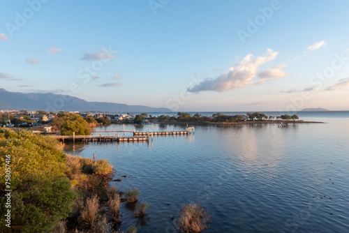冬の琵琶湖 早朝の琵琶湖大橋橋上からの風景