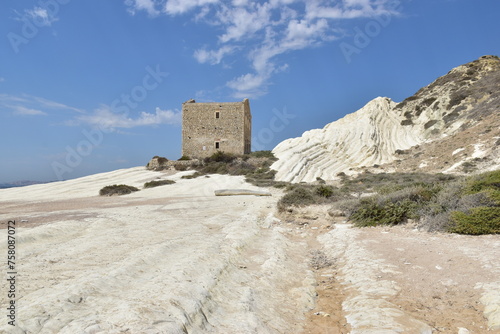 Obraz na płótnie Riserva Naturale di Punta Bianca e Scoglio Patella, Agrigento, Sicilia. w salonie