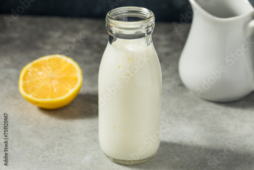 Foto Cold Refreshing White Buttermilk