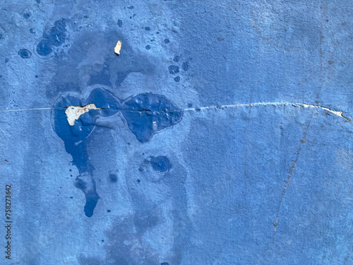 pared azul con manchas de humedad IMG_5594-as24