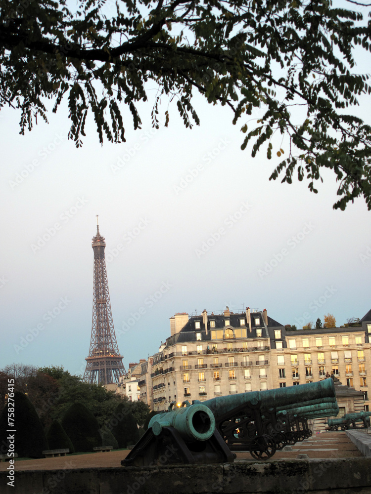 Eiffel tower in the morning - 7th arrondissement - district - Paris - France - obrazy, fototapety, plakaty 