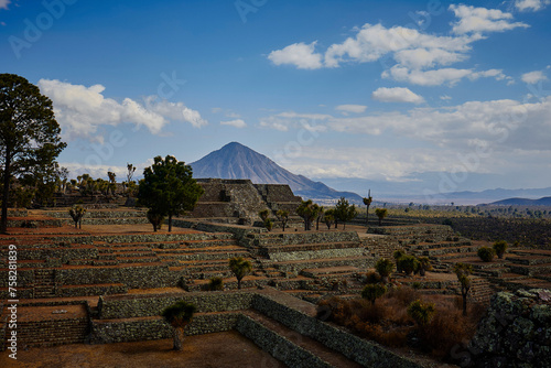 Foto Zona Arqueológica de Cantona, Puebla, México.