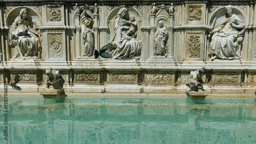 Naklejka premium La Fonte Gaïa sur la Piazza del Campo à Sienne