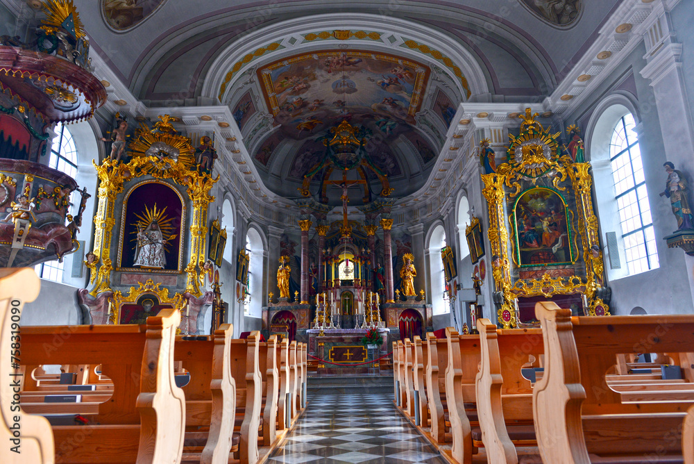 Innenansicht der Pfarrkirche Grän in der Gemeinde Grän in Tirol (Österreich)	