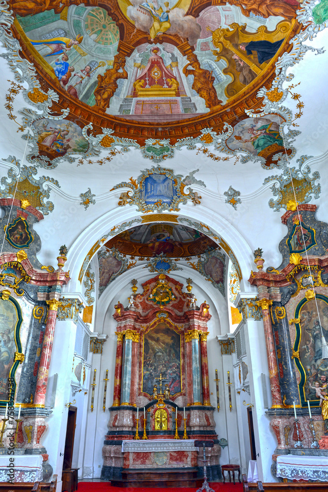 Obraz premium Innenansicht Spitalkirche Heilig Geist in Füssen (Bayern)