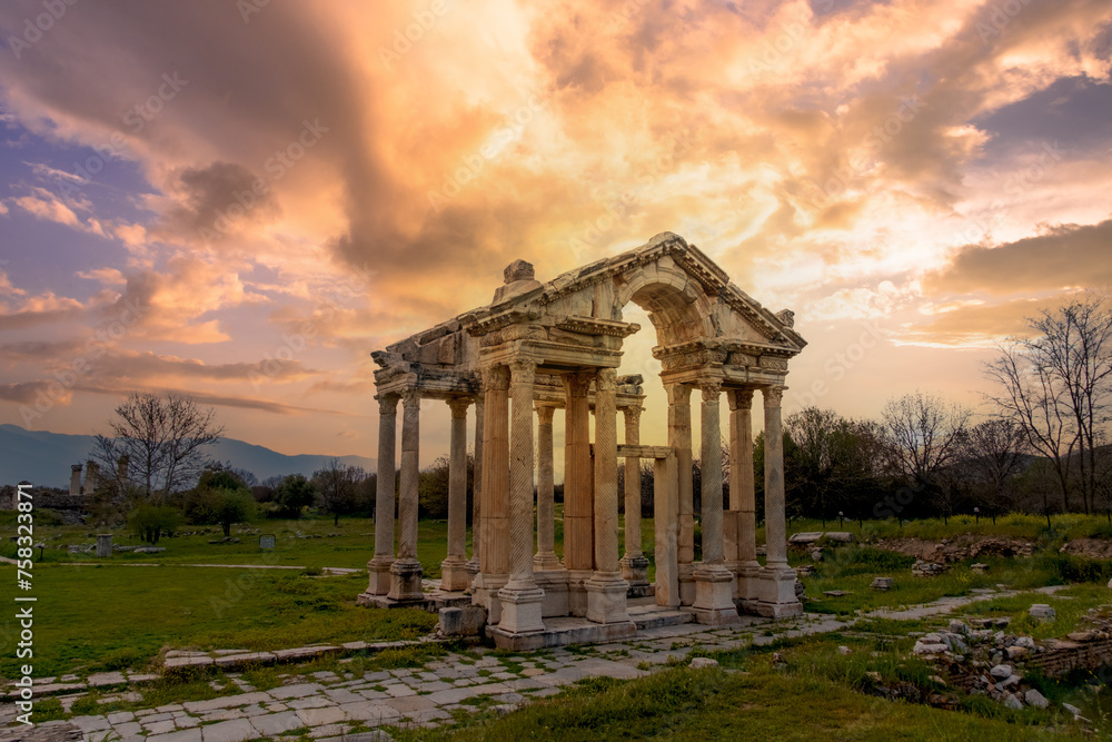 Obraz premium Famous Tetrapylon Gate in Aphrodisias ancient city. Archaeological and historical sites of modern Turkey