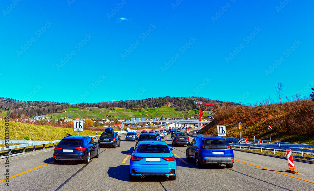 A1 vor dem Gubristtunnel Richtung Zürich (Schweiz) A1 vor dem Gubristtunnel Richtung Zürich (Schweiz)