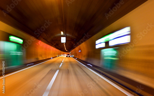 Der Bareggtunnel auf der A1 (Kanton Aargau) Richtung Zürich (Schweiz)