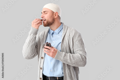 Young Muslim man eating dat...