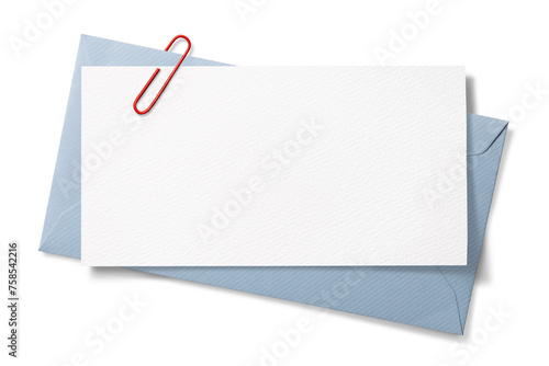 封筒にクリップで留められた紙片。手紙、招待状などのイメージ photo