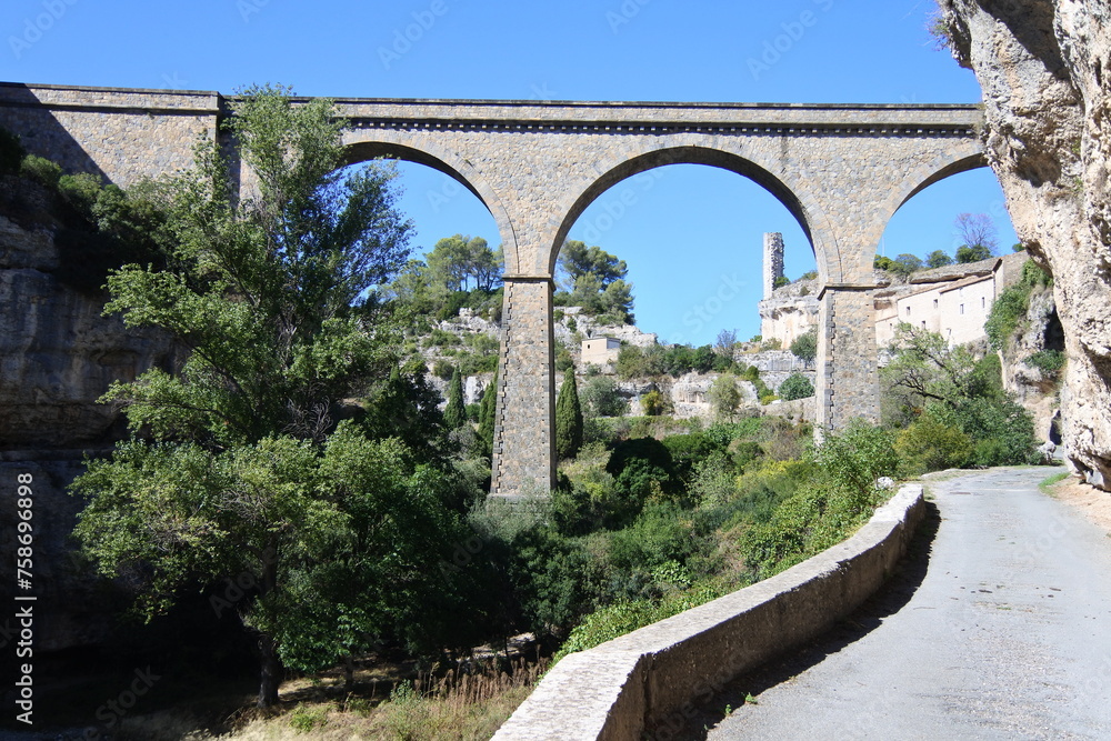 Brücke nach Minerve in Okzitanien