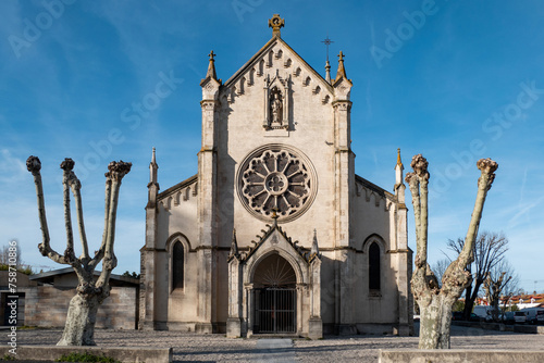 Explorando a arquitetura sacra: A Igreja de Notre-Dame des Forges em Tarnos no País Basco Francês