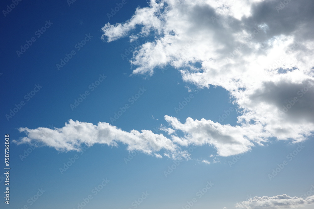 Obraz premium Nuages dans le ciel .