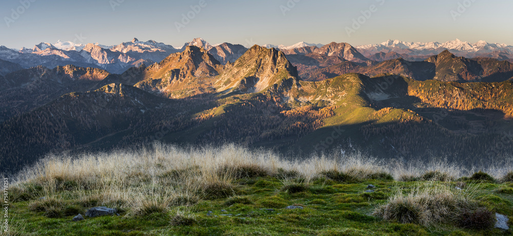 Blick in Schladminger Tauern vom Rippetegg, Steiermark, Österreich Blick in Schladminger Tauern vom Rippetegg, Steiermark, Österreich