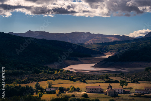 El embalse de Requejada es un embalse situado en el municipio de Cervera de Pisuerga de la provincia de Palencia, en la comarca Montaña Palentin photo