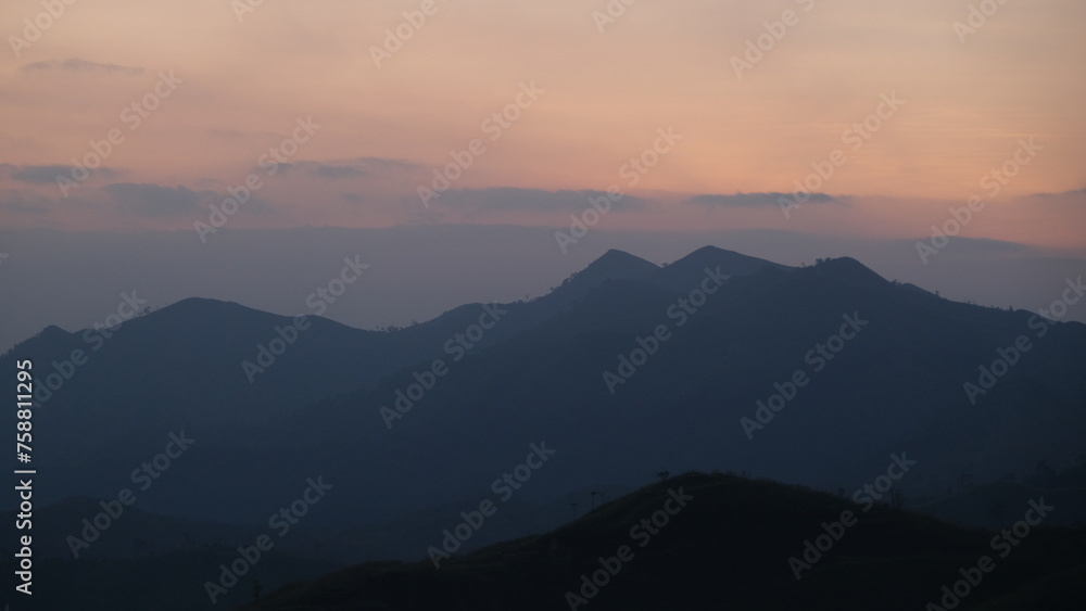 Sunset over the mountains in the evening.
Description41/200
