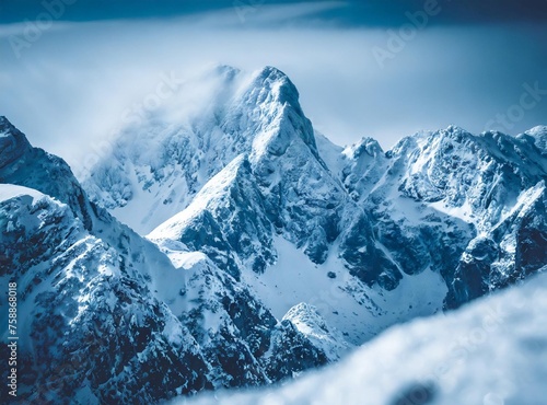 Montañas nevadas - Paisaje monte nevado nieve - naturaleza invierno alpinismo