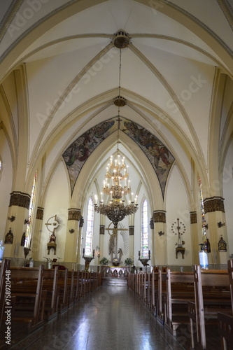 Interior da igreja de Bento Gonçalves © @trabalho.paraisso