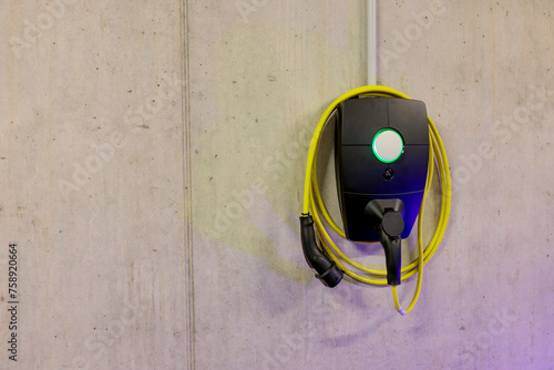 e-mobilität wallbox aufladen ladekabel parking