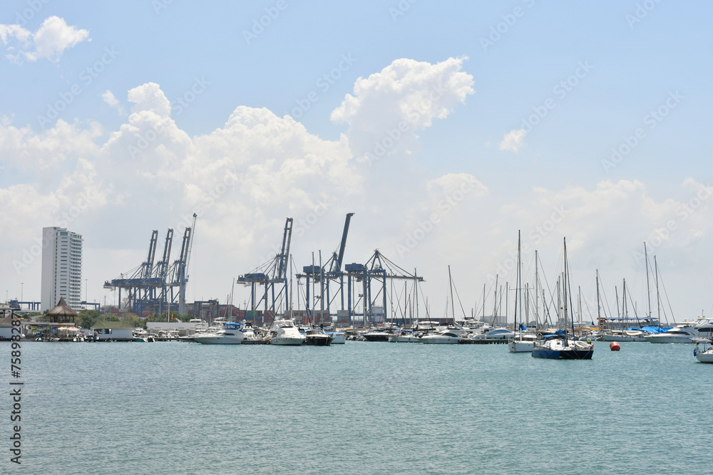 Zona portuaria, bahía de Cartagena. Cartagena de Indias, Colombia.