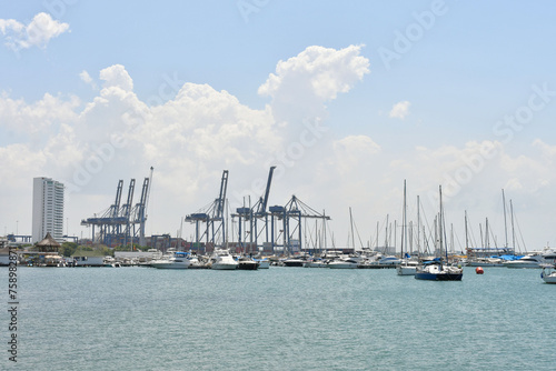 Zona portuaria, bahía de Cartagena. Cartagena de Indias, Colombia. © Cristyan