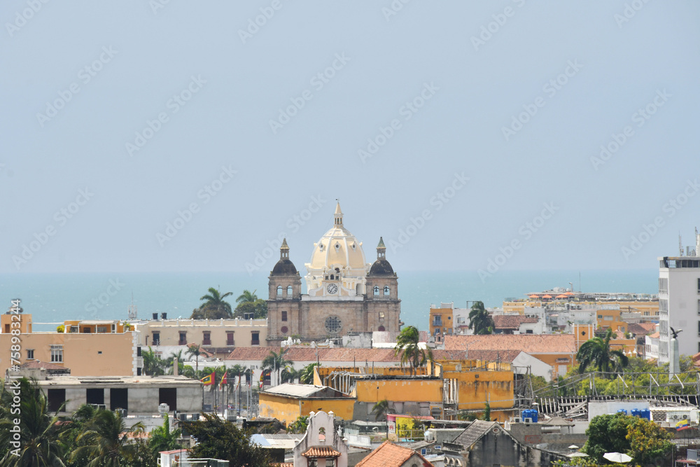 Santuario de San Pedro Claver visto desde el Castillo San Felipe de Barajas. Cartagena de Indias, Colombia. - obrazy, fototapety, plakaty 