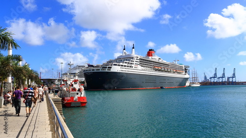 Obraz na płótnie Transatlantic moored in the port of Las Palmas de Gran Canaria
