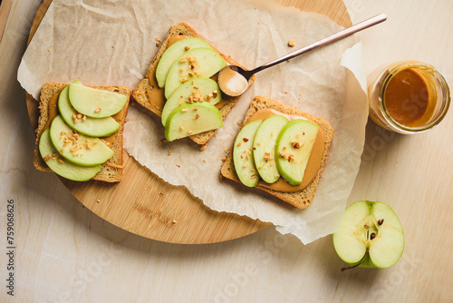 Peanut butter bread with apples.