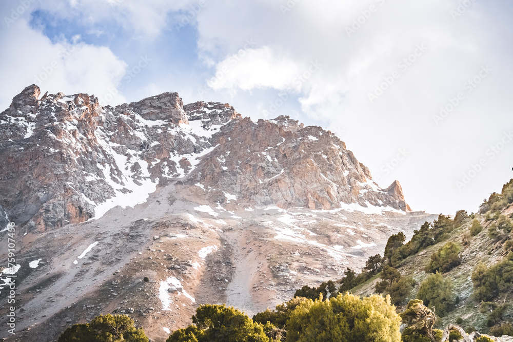 Obraz premium Rocky mountains with glaciers and snow in the Fan Mountains in Tajikistan, Tien Shan highlands