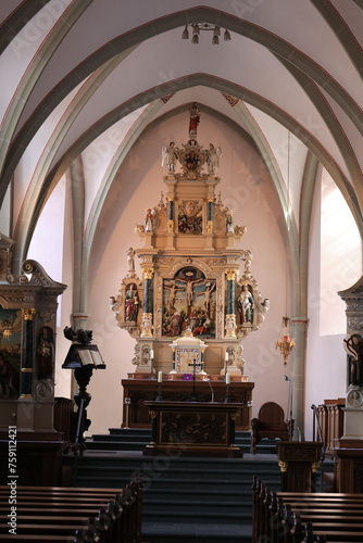 Blick in eine Historische Kirche im Zentrum der Stadt Rietberg in Nordrhein-Westfalen © Pixel62