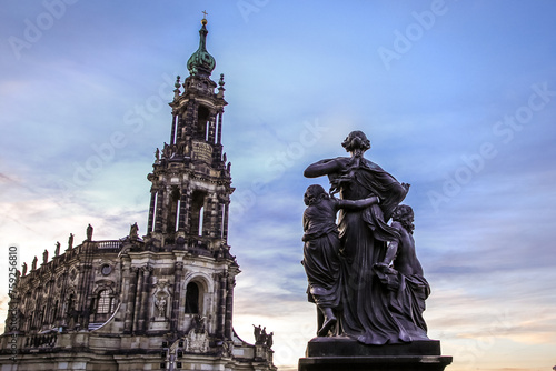 Wallpaper Mural saint cathedral Torontodigital.ca