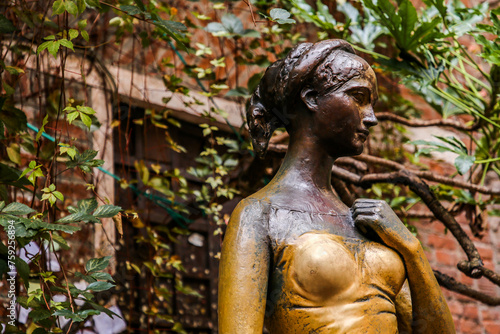 Wallpaper Mural  statue in the garden Torontodigital.ca