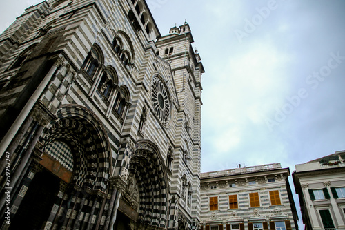 Wallpaper Mural cathedral Torontodigital.ca
