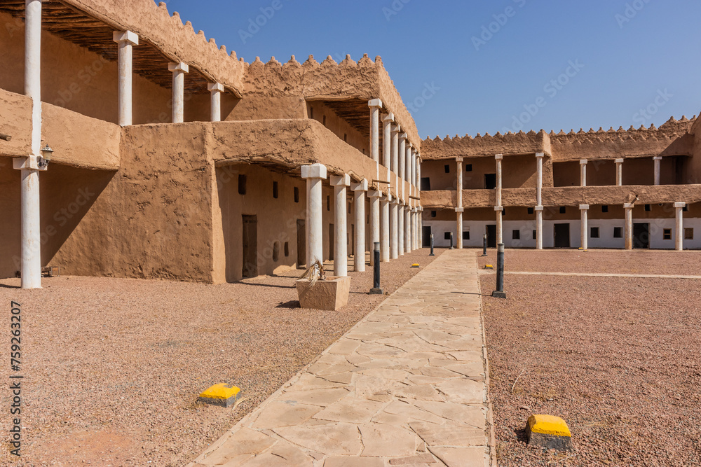 Colonnades of Qishlah Palace in Ha'il, Saudi Arabia - obrazy, fototapety, plakaty 
