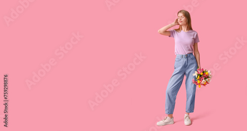 Pretty young woman with bou...